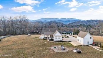 130 Hendren Ln, Clinton, TN 37716