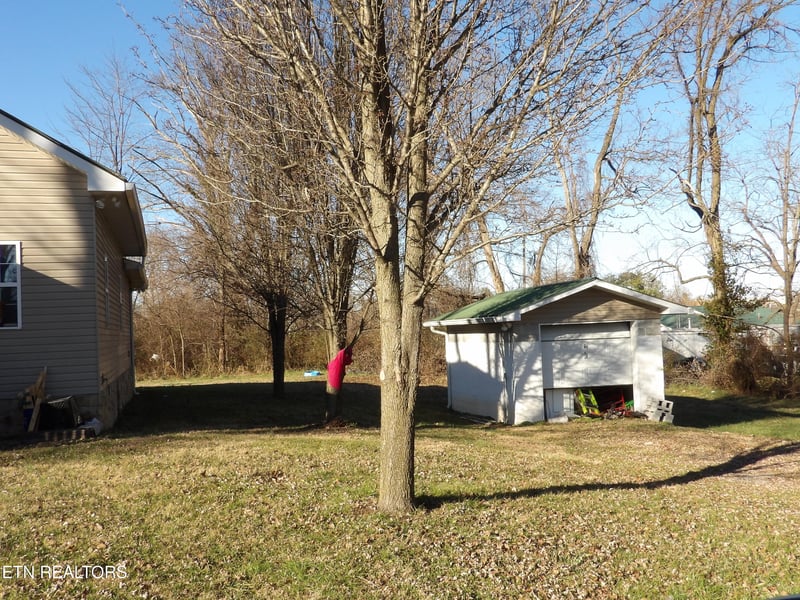130 Hickory Ln, Crossville, TN 38555