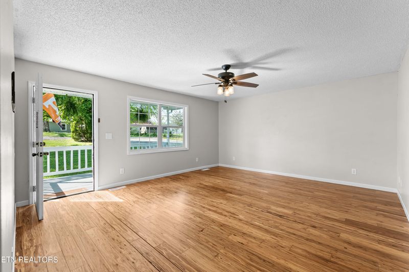 130 Johnny Baird Ln, Jacksboro, TN 37757