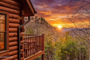 130 Little Round Top Ln, Townsend, TN 37882