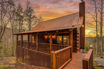 130 Little Round Top Ln, Townsend, TN 37882