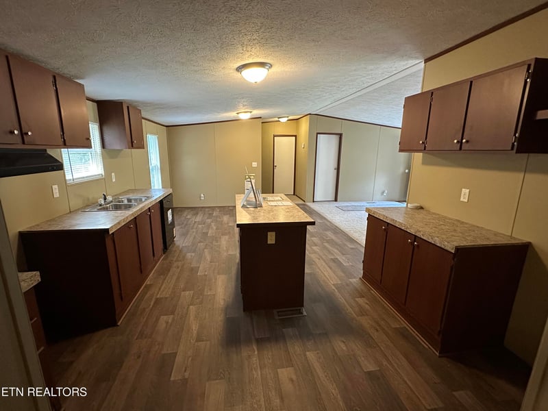 130 Lowwood Ln, Newcomb, TN 37819