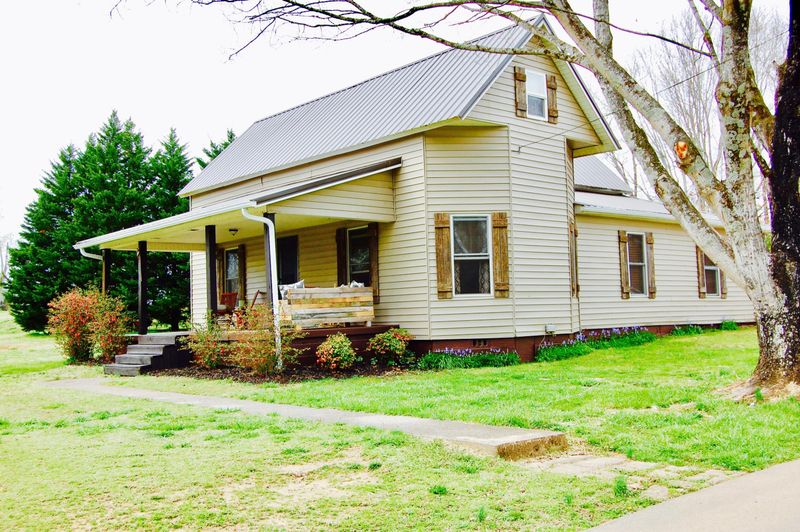 130 Maple St, Greenback, TN 37742
