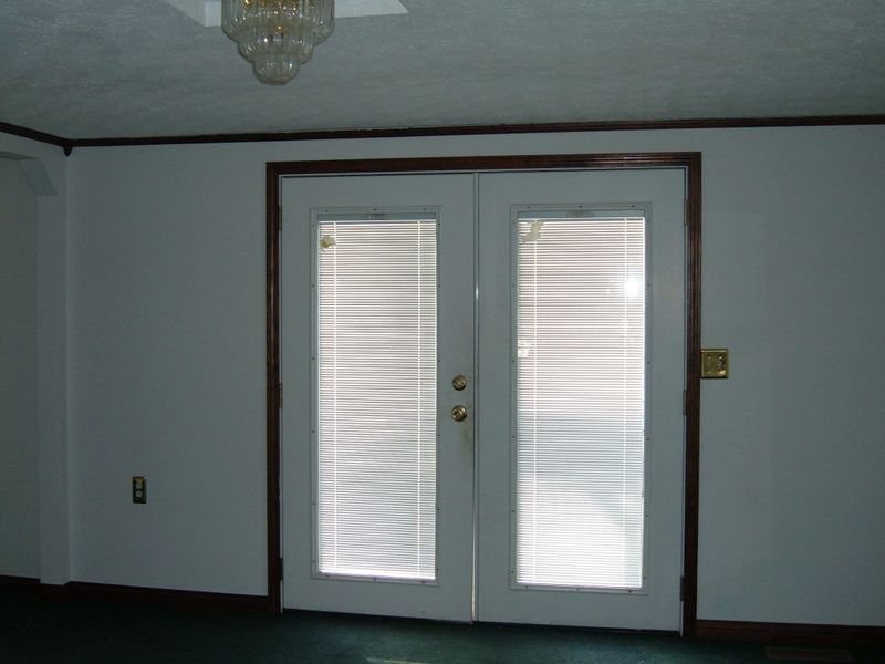 130 Meadow Ln, Oneida, TN 37841