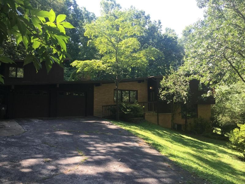 130 Nebraska Ave, Oak Ridge, TN 37830