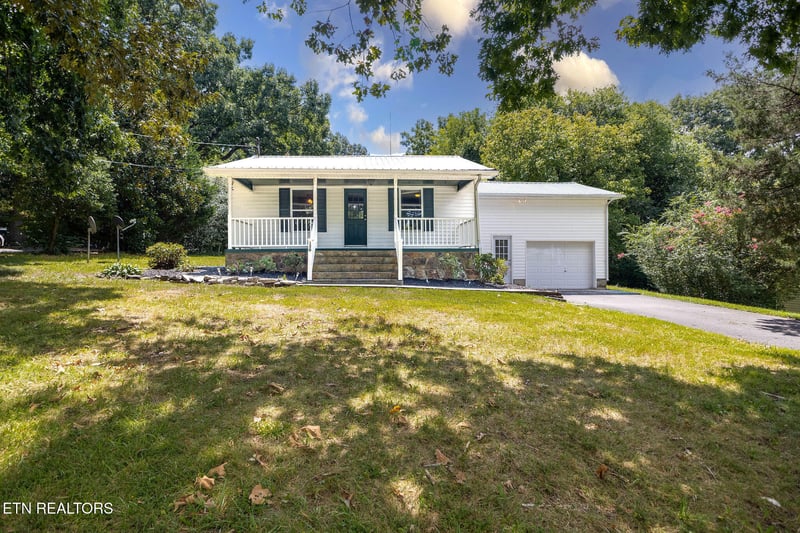 130 Oakland Ave, Lenoir City, TN 37771