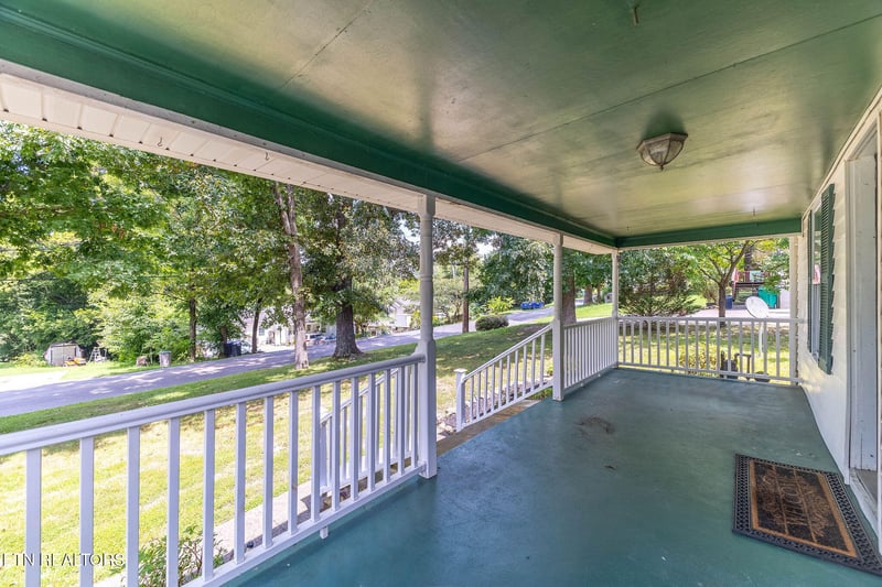 130 Oakland Ave, Lenoir City, TN 37771