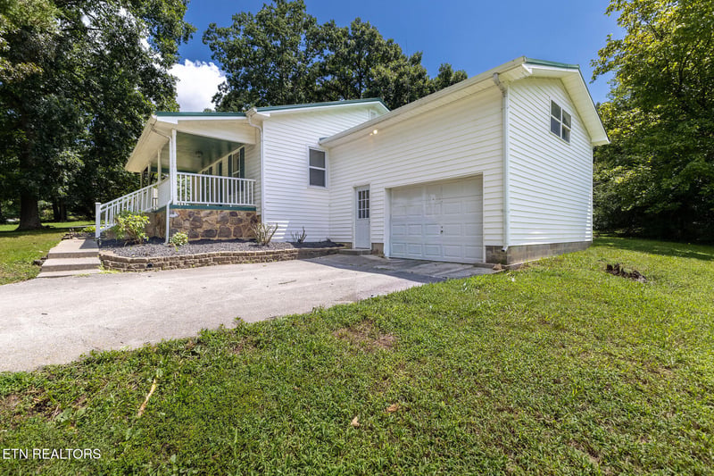 130 Oakland Ave, Lenoir City, TN 37771