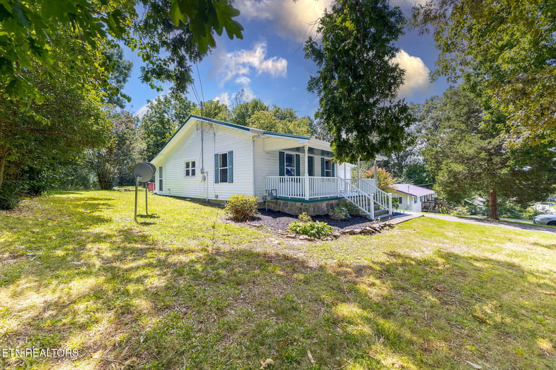 130 Oakland Ave, Lenoir City, TN 37771