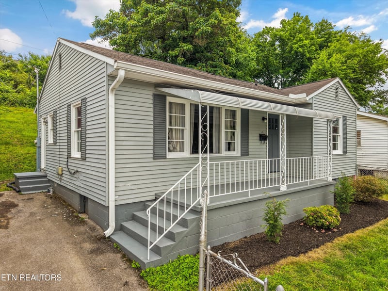 130 Oglewood Ave, Knoxville, TN 37917