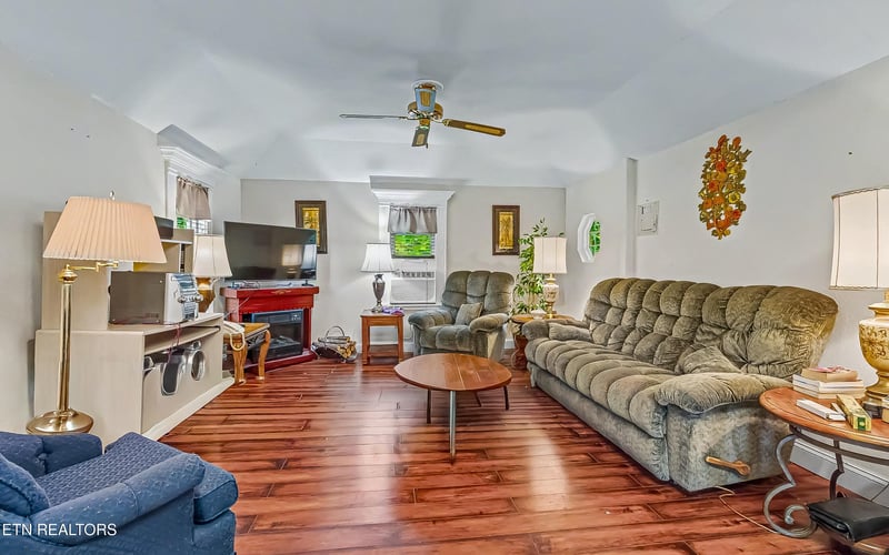 130 Old Knoxville Hwy, Oliver Springs, TN 37840