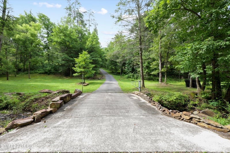 130 Old Walls Hollow Rd, Harriman, TN 37748