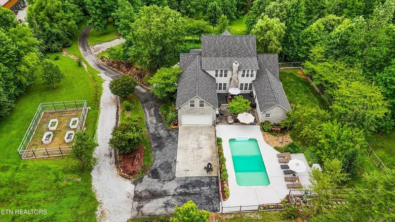 130 Old Walls Hollow Rd, Harriman, TN 37748