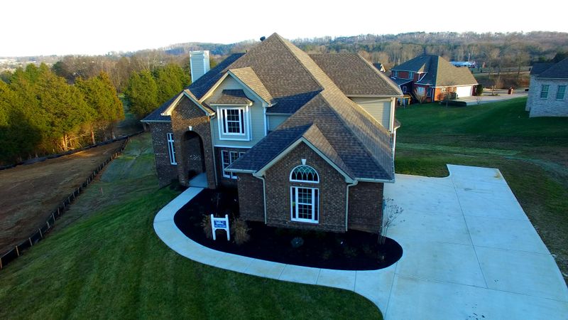 130 Pembrook Point Ct, Lenoir City, TN 37772