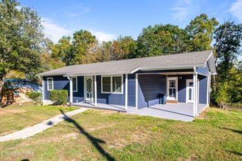 130 Pike Ln, Caryville, TN 37714