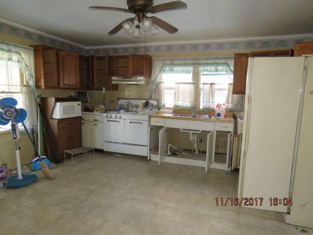 130 Riggs Ln, Rocky Top, TN 37769