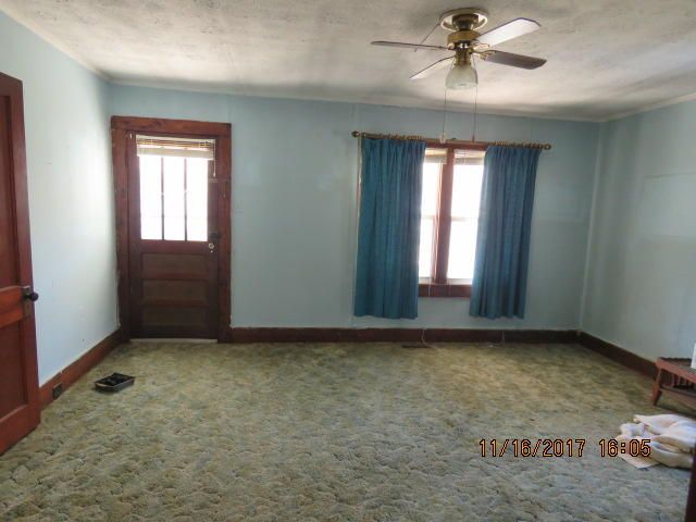 130 Riggs Ln, Rocky Top, TN 37769