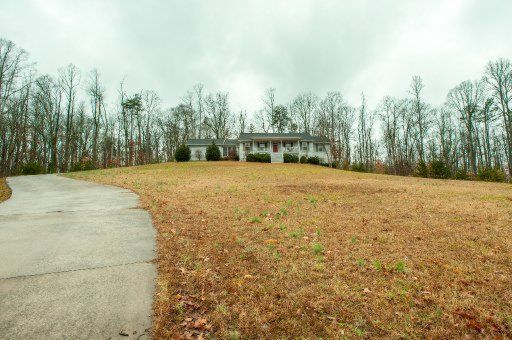 130 Royal View Ln, Powell, TN 37849