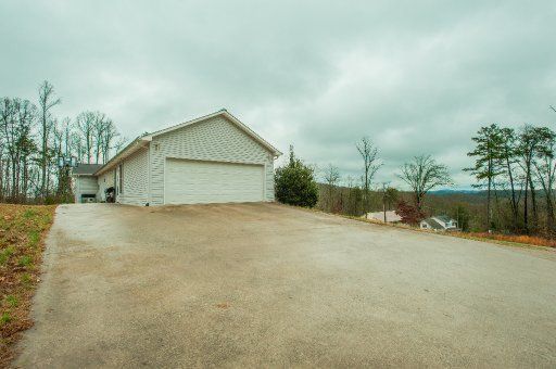 130 Royal View Ln, Powell, TN 37849