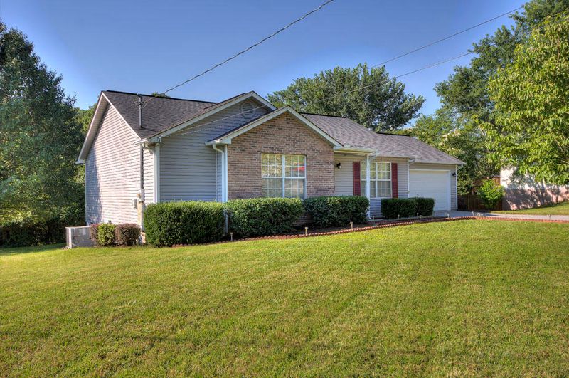 130 Rushbrook Ln, Lenoir City, TN 37771