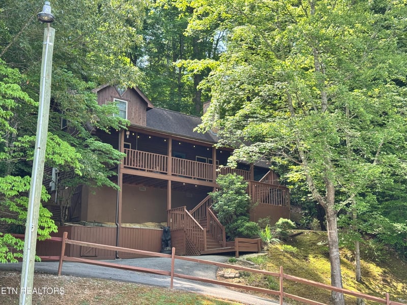 130 Smoky Mountain Way, Sevierville, TN 37876