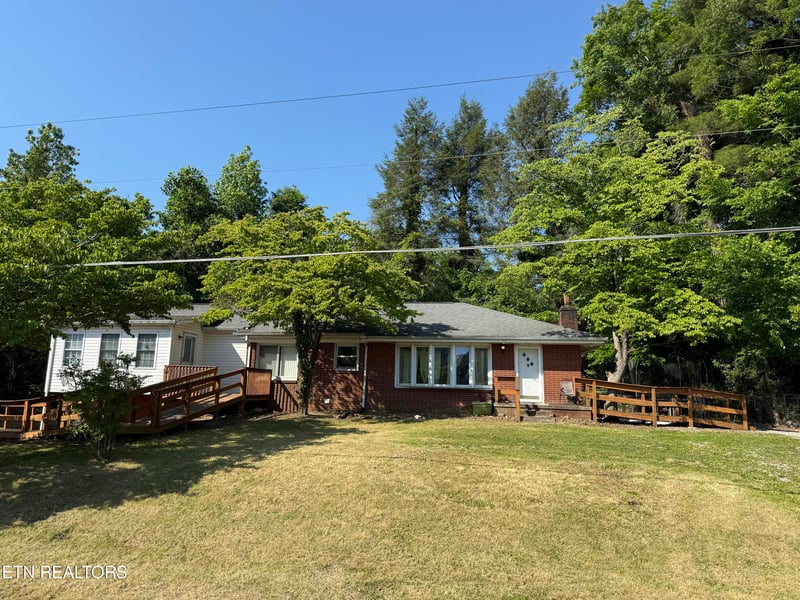 130 Sunshine Dr, Rocky Top, TN 37769