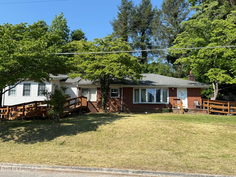 130 Sunshine Dr, Rocky Top, TN 37769