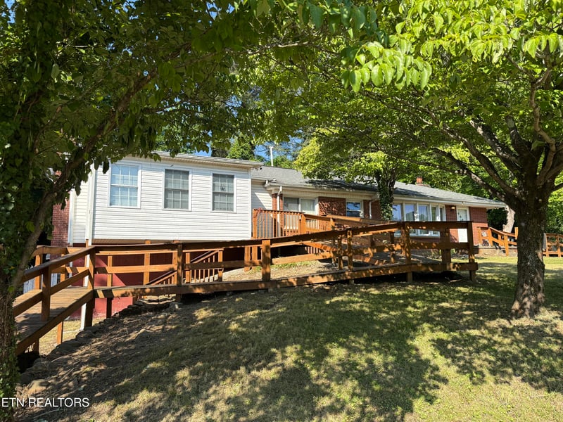 130 Sunshine Dr, Rocky Top, TN 37769
