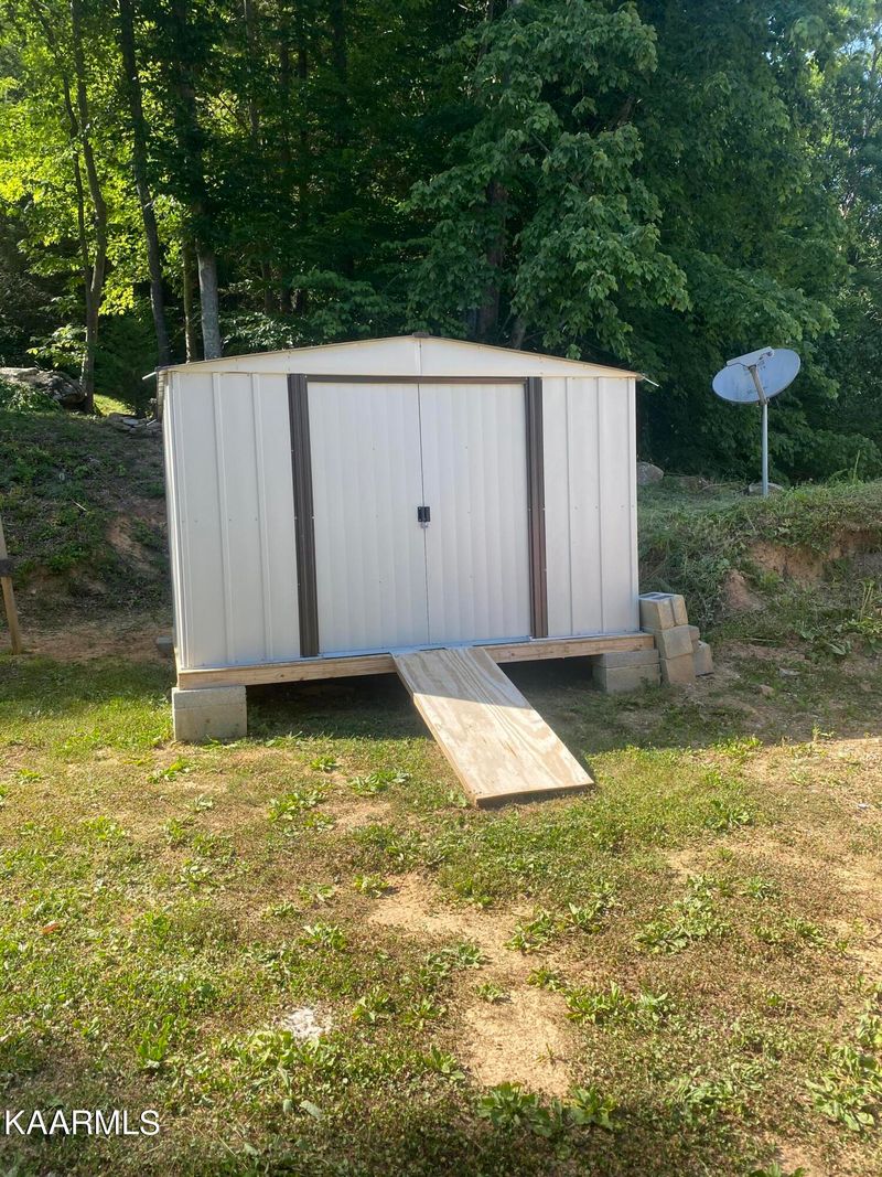 130 Tanglewood Ln, Caryville, TN 37714