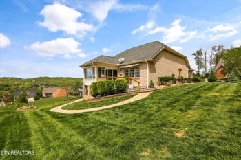 130 Timber Cir, Lenoir City, TN 37772