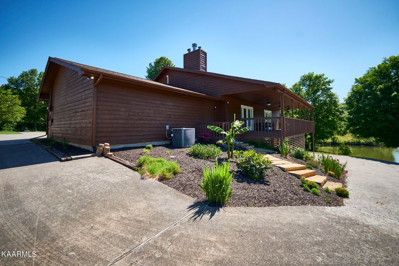 130 Tracy Allison Ln, Clinton, TN 37716