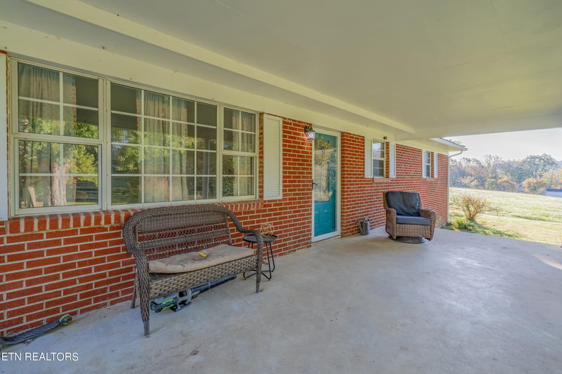 130 Vfw Rd, Sunbright, TN 37872