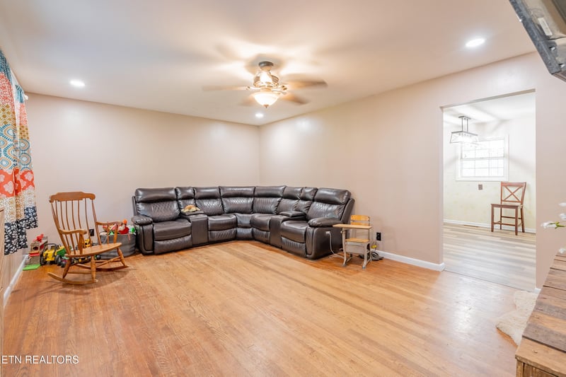 130 Vfw Rd, Sunbright, TN 37872
