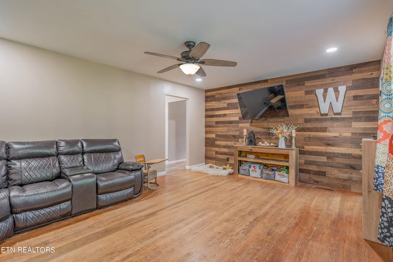 130 Vfw Rd, Sunbright, TN 37872