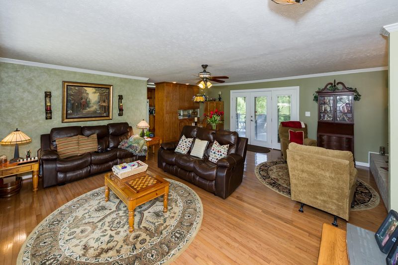 130 Woods Chapel Rd, Harriman, TN 37748