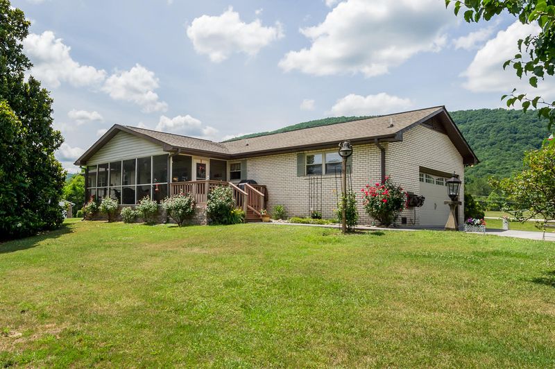 130 Woods Chapel Rd, Harriman, TN 37748