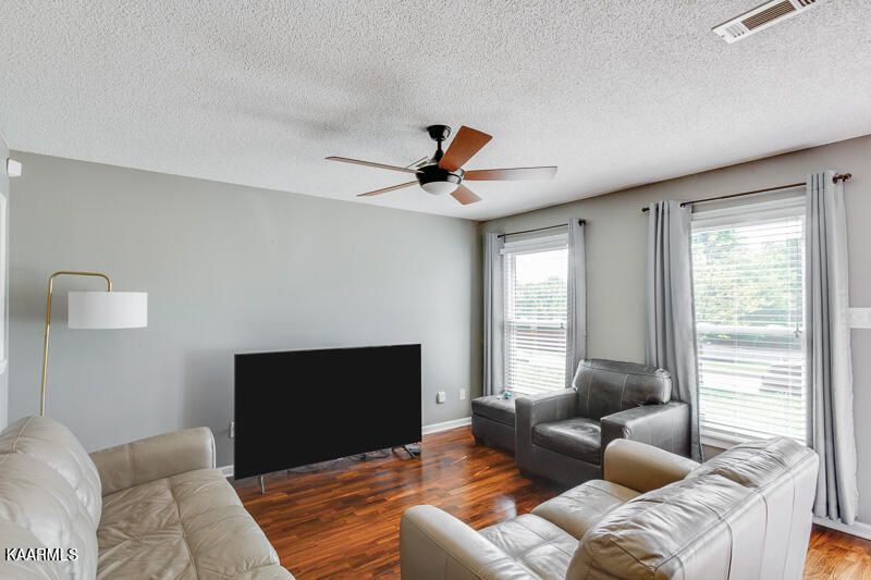 1300 Clear Brook Dr, Knoxville, TN 37922