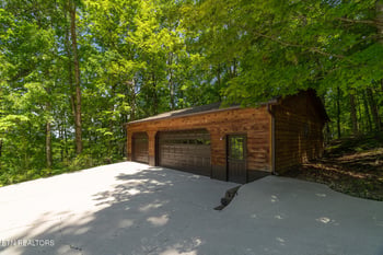 1300 Irwin Dr, Powell, TN 37849