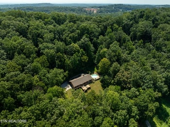 1300 Irwin Dr, Powell, TN 37849