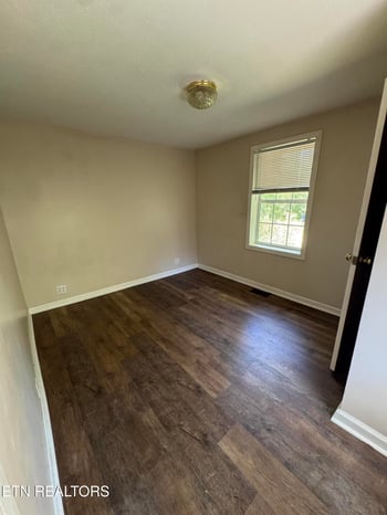 1300 Yellowstone Rd, Knoxville, TN 37914