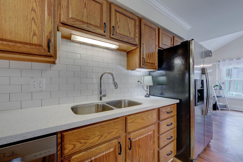 1301 Amblewinds Ln, Knoxville, TN 37922