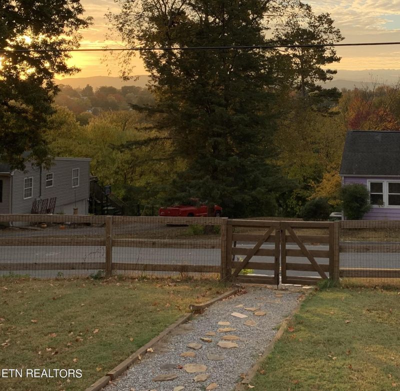 1301 Everett Ave, Maryville, TN 37804