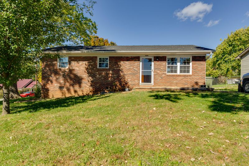 1301 Hugh Dr, Morristown, TN 37813