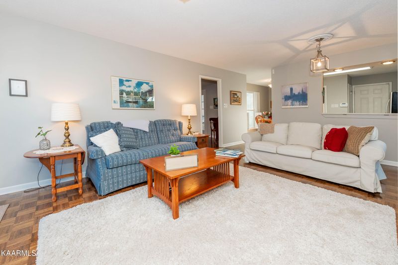 1302 Cherry Tree Ln, Knoxville, TN 37919