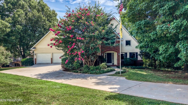 1302 Dunbarton Dr, Maryville, TN 37803