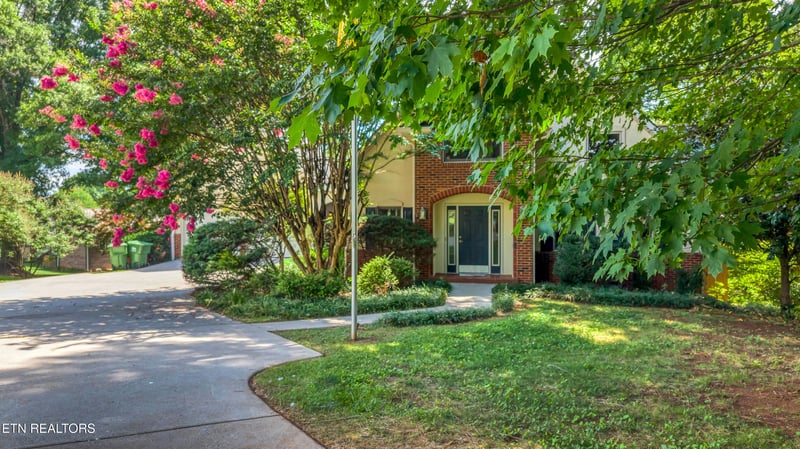 1302 Dunbarton Dr, Maryville, TN 37803