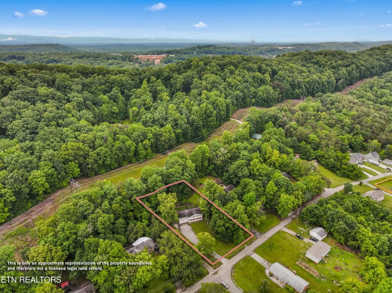 1302 Irwin Dr, Powell, TN 37849