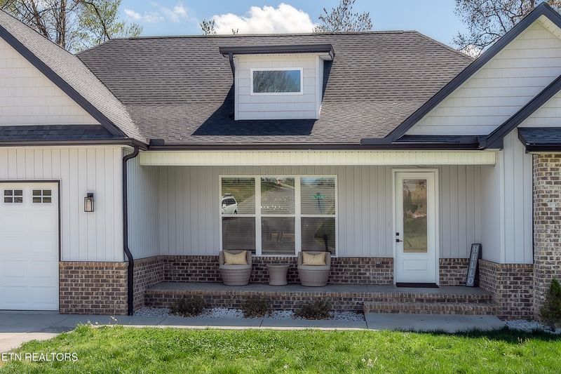 1302 Lula Bell Dr, Powell, TN 37849