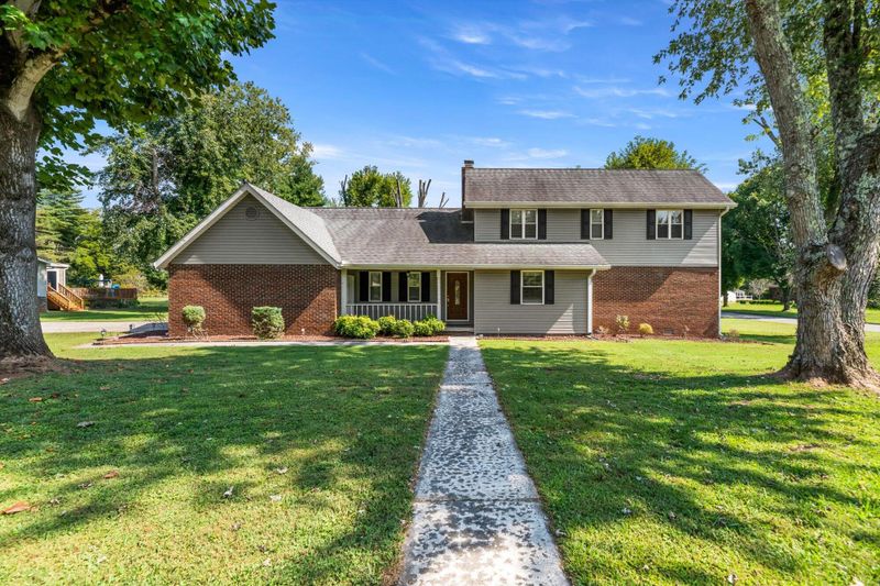 1302 Ridgeway Cir, Athens, TN 37303