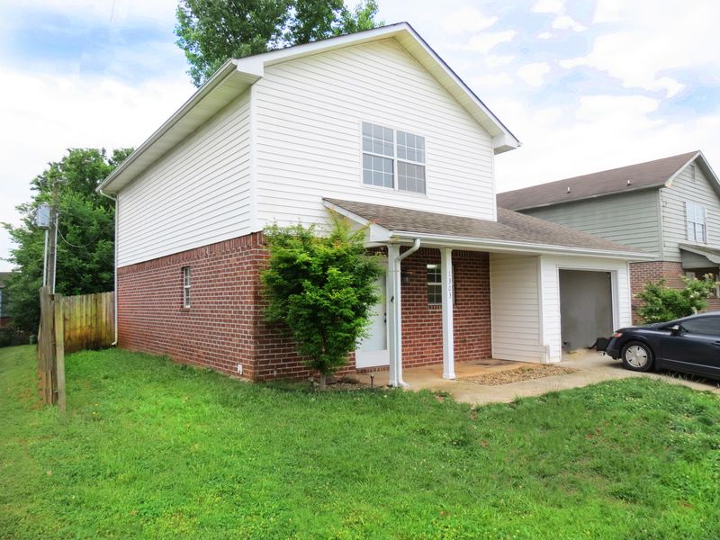 1303 Middlesettlements Rd, Maryville, TN 37801